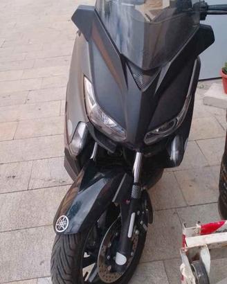 scooter Yamaha xmax 400