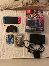 Nintendo Switch OLED + Crash Bandicoot + Accessori