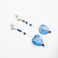 Orecchini con cuore pendente blu