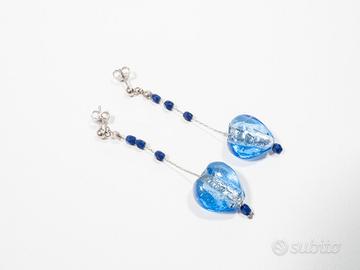 Orecchini con cuore pendente blu
