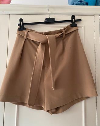 Pantaloni corti eleganti