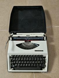 Macchina da scrivere d'epoca Triumph Tippa