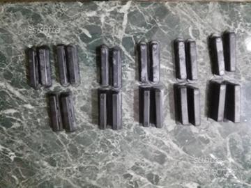 Boccole, incastri in plastica per doghe in legno