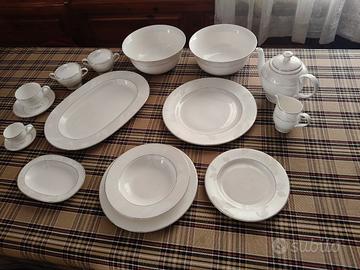 servizio piatti Royal Bone China 