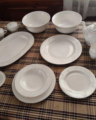 servizio piatti Royal Bone China 
