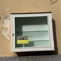 Vetrina da negozio bianca solo 6 mesi di vita