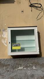 Vetrina da negozio bianca solo 6 mesi di vita