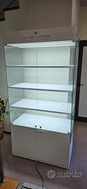 VETRINA  MOLTO  LUMINOSA