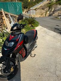 Aprilia sr motard 50 2t