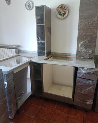 Cucina modello Stella completa di tutti i mobili. 