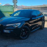  STELVIO Q4  210CV TOTAL BLACK
