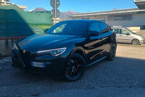  STELVIO Q4  210CV TOTAL BLACK