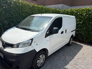 Nissan nv 200