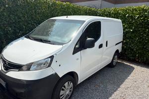 Nissan nv 200