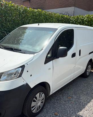 Nissan nv 200