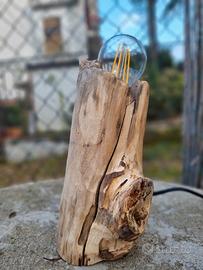 lampada artigianale in legno naturale