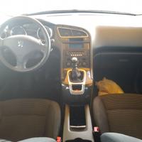 Peugeot 5008 autocarro