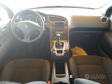 Peugeot 5008 autocarro