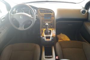 Peugeot 5008 autocarro