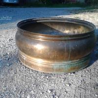 Fioriera con ruote in ottone