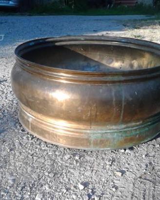 Fioriera con ruote in ottone