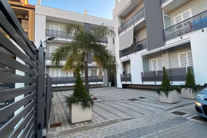 VIA PRATI; Box Auto Anche Uso Deposito FL390