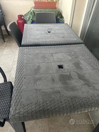 Tavoli in resina intrecciata (effetto rattan)