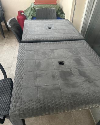 Tavoli in resina intrecciata (effetto rattan)