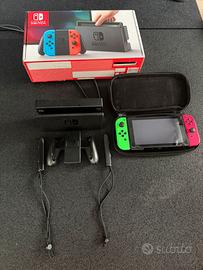 Nintendo Switch + custodia + accessori