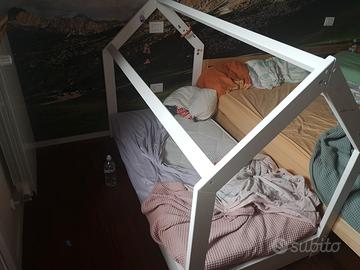lettino bambini Montessori casetta