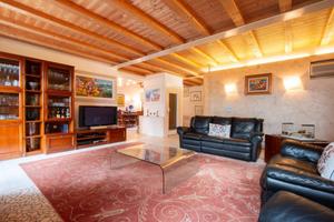 Villa di 402 m² con più di 5 locali e box auto dop