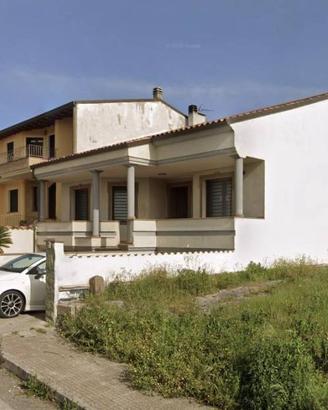 Immobile in asta di 208 m² con 5 locali e box auto