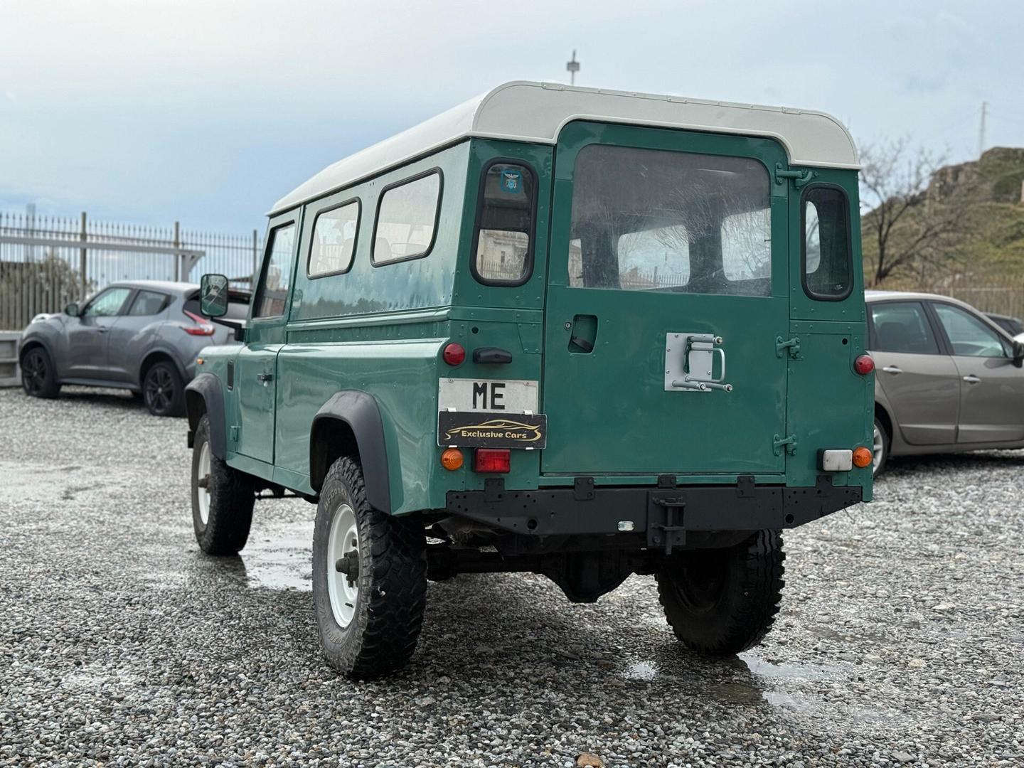 Land Rover Defender 110 1987 photo 5