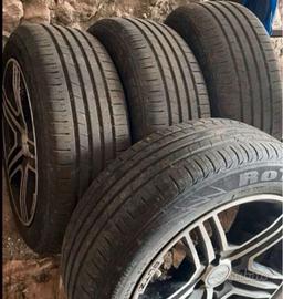 Gomme auto con cerchi