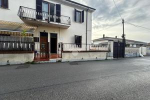 CASA SEMINDIPENDENTE A CARRARA