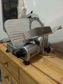 Affettatrice professionale con lama 22cm