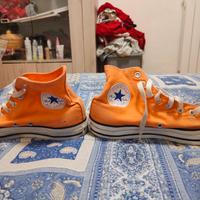 scarpe arancioni converse 