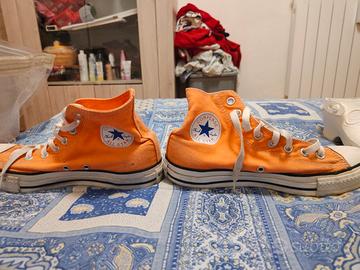 scarpe arancioni converse 