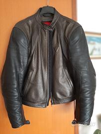 Meravigliosa giacca in pelle della Dainese per mot