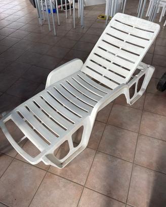 Lettini e sdraio piscina usati