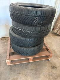 Pneumatici Pirelli Winter 175 60 R15 Tubless
