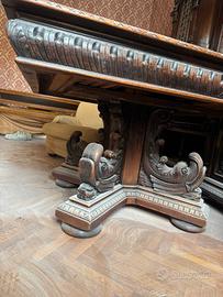 Tavolo antico vintage in legno intagliato