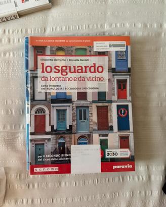 Lo sguardo da lontano e da vicino