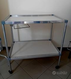 Carrello medico a 2 ripiani con ruote