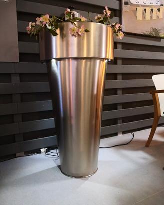 Vaso grande in alluminio con led