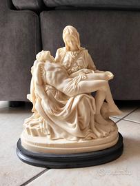 Statua Pietà di Michelangelo A.Santini