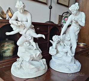 Coppia di Sculture in Porcellana Biscuit. Fine XIX