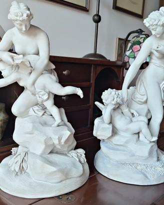 Coppia di Sculture in Porcellana Biscuit. Fine XIX