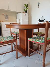 Tavolo allungabile in legno e 6 sedie