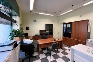 Ufficio coworking finemente arredato a gg fissi
